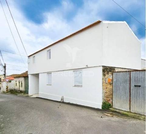 Fantástica moradia recuperada com dois t2 e dois t1 independentes