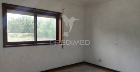 V3 totalmente renovada com terreno amplo e poço em santa maria de lamas