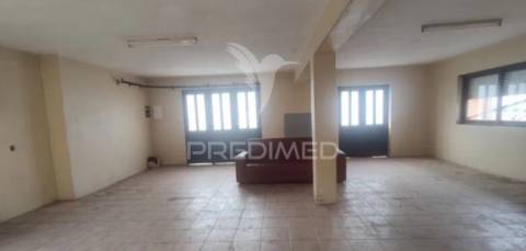 V3 totalmente renovada com terreno amplo e poço em santa maria de lamas