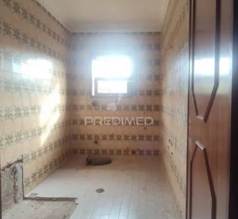 V3 totalmente renovada com terreno amplo e poço em santa maria de lamas