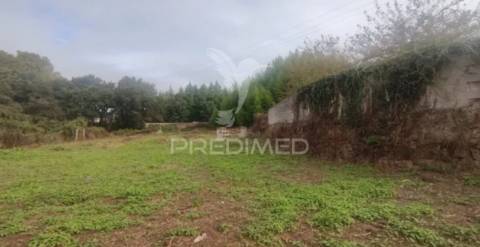 V3 totalmente renovada com terreno amplo e poço em santa maria de lamas