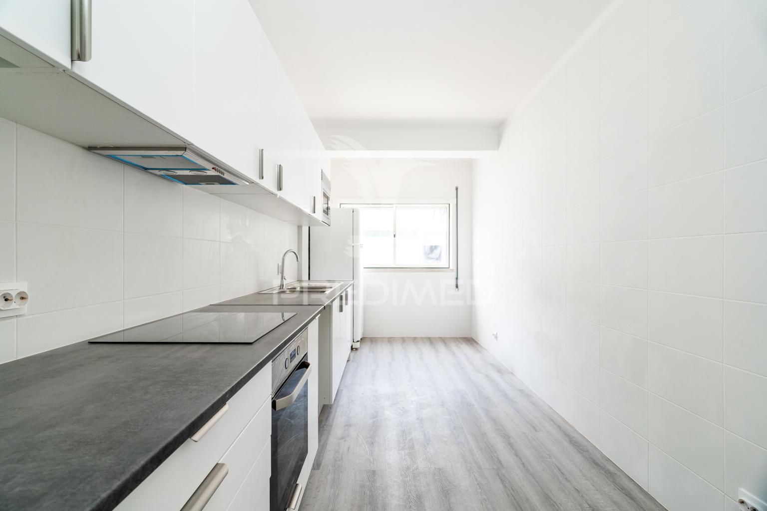 Apartamento t3 totalmente renovado – cruz d’aireia, leiria