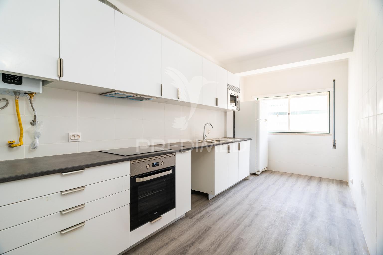 Apartamento t3 totalmente renovado – cruz d’aireia, leiria