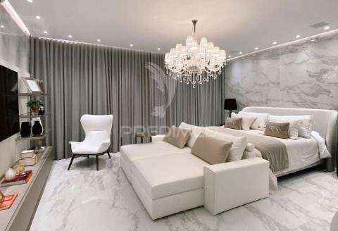 Moradia contemporânea t4 isolada sobreda