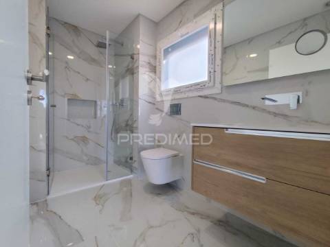 Moradia contemporânea t4 isolada sobreda