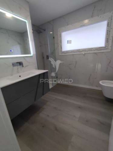 Moradia contemporânea t4 isolada sobreda