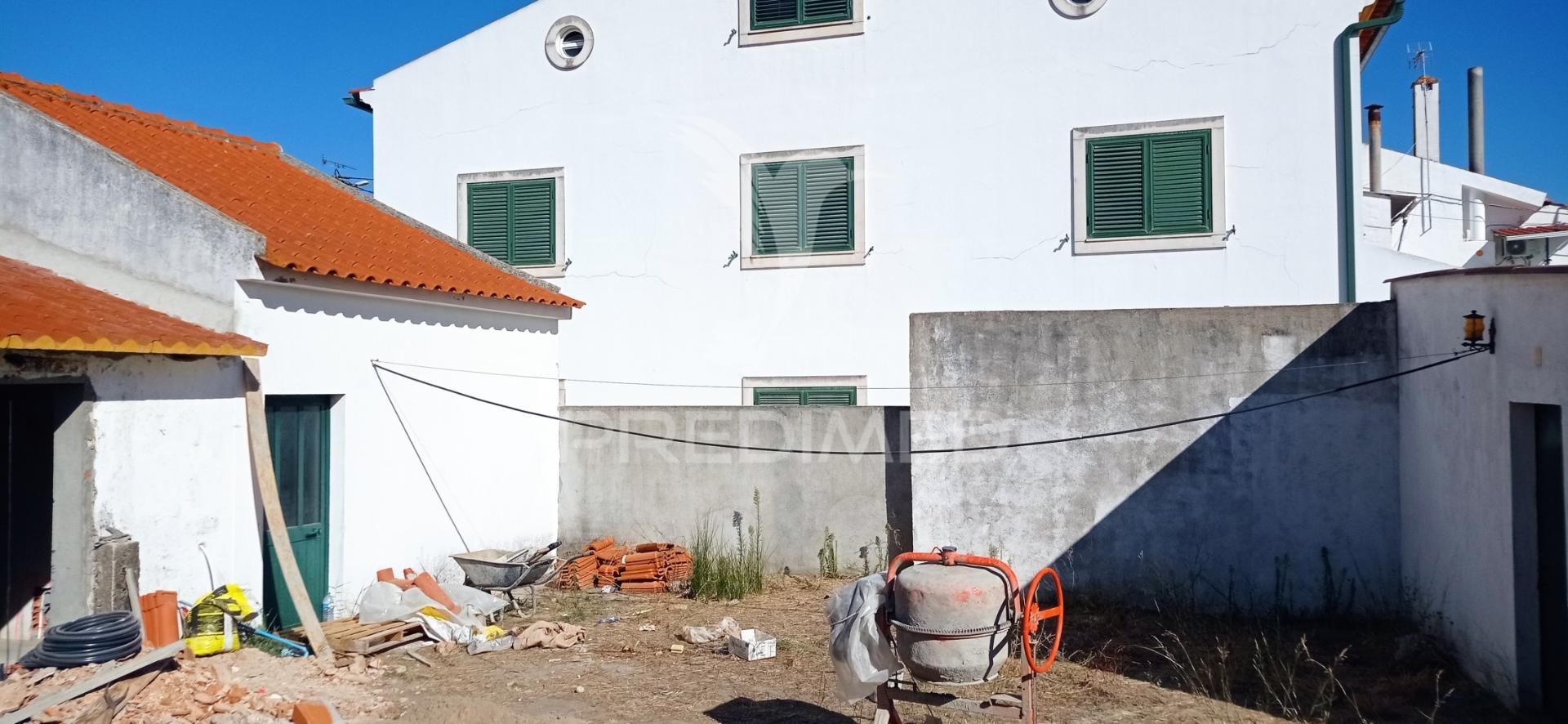 Imóvel c/ viabilidade de transformar p/ habitação  , bemposta- abrantes.