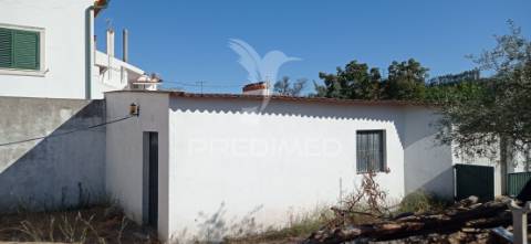 Imóvel c/ viabilidade de transformar p/ habitação  , bemposta- abrantes.