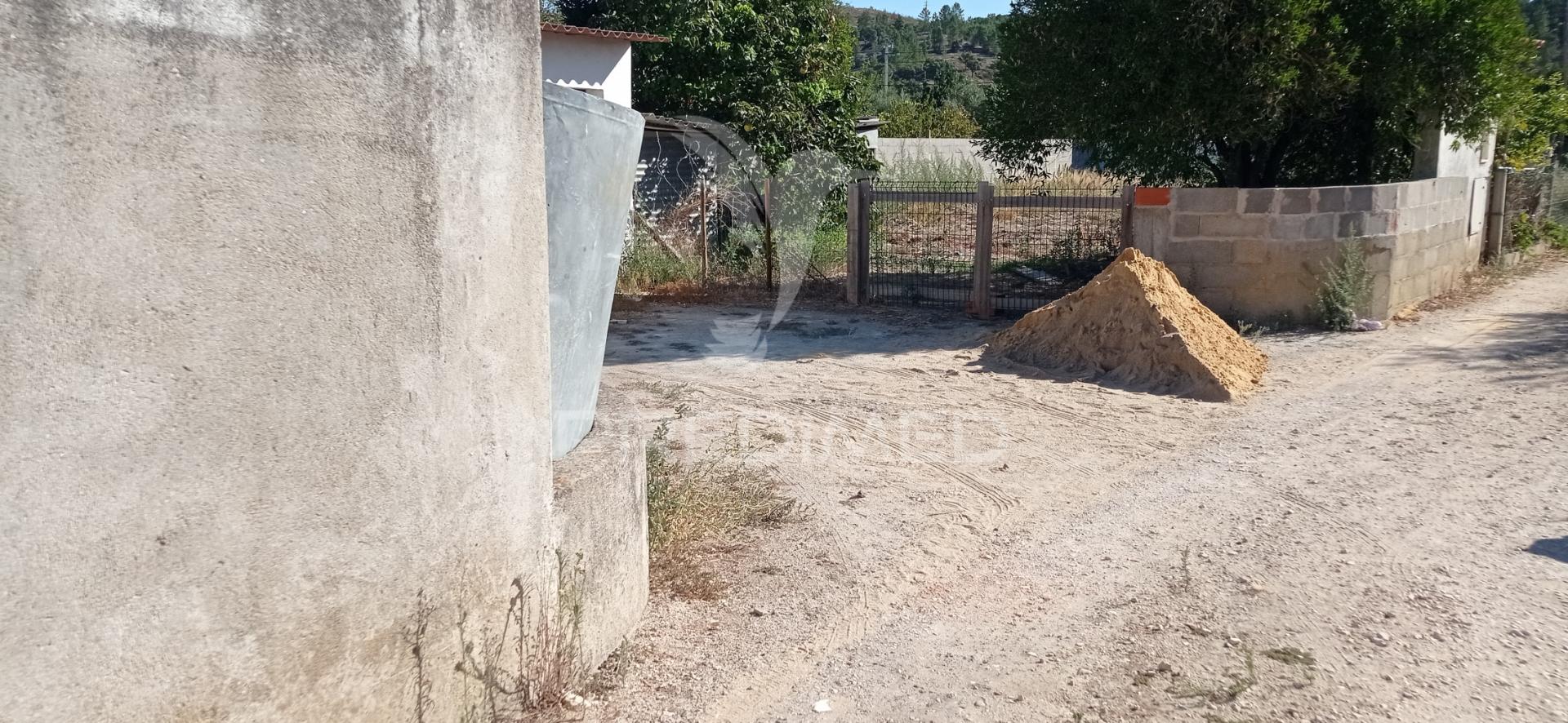 Imóvel c/ viabilidade de transformar p/ habitação  , bemposta- abrantes.