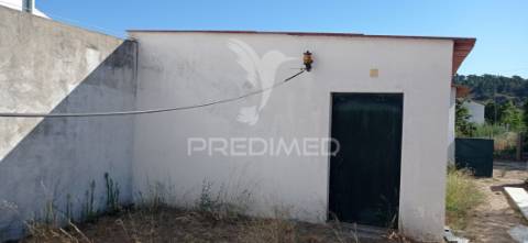 Imóvel c/ viabilidade de transformar p/ habitação  , bemposta- abrantes.