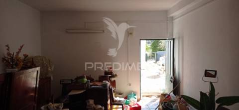 Imóvel c/ viabilidade de transformar p/ habitação  , bemposta- abrantes.