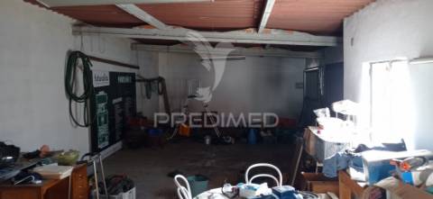 Imóvel c/ viabilidade de transformar p/ habitação  , bemposta- abrantes.