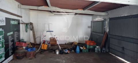 Imóvel c/ viabilidade de transformar p/ habitação  , bemposta- abrantes.