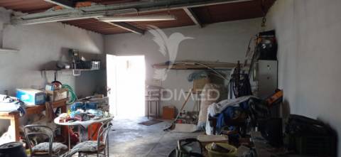 Imóvel c/ viabilidade de transformar p/ habitação  , bemposta- abrantes.