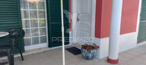 Moradia independente, como nova, vendida com todo o recheio