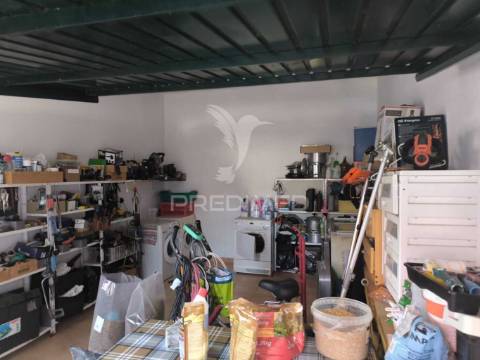 Moradia independente, como nova, vendida com todo o recheio