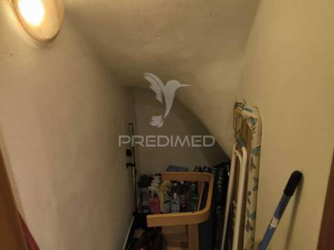 Moradia independente, como nova, vendida com todo o recheio