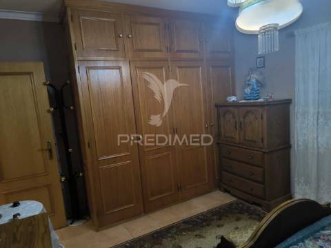 Moradia independente, como nova, vendida com todo o recheio