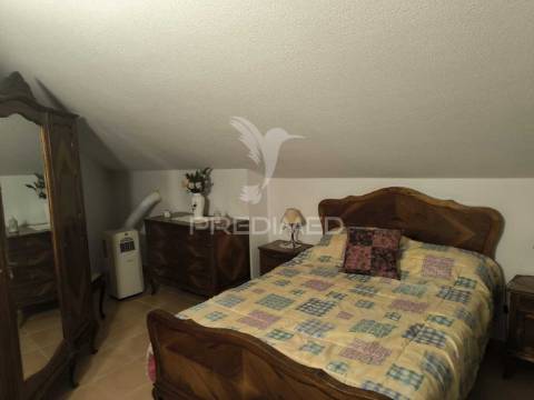 Moradia independente, como nova, vendida com todo o recheio