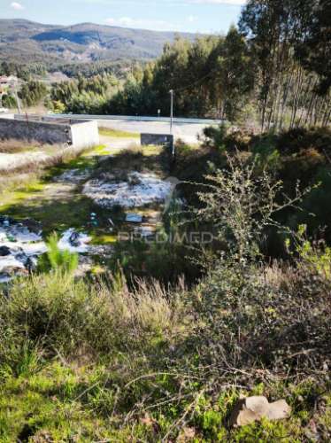 Terreno construtível em castanheira de pera