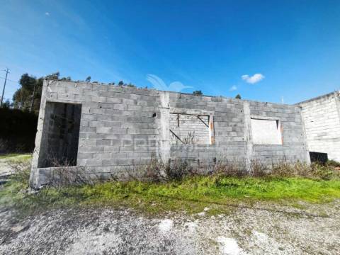 Terreno construtível em castanheira de pera