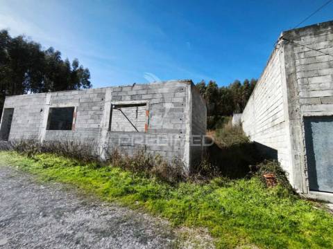 Terreno construtível em castanheira de pera