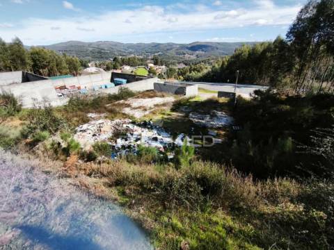 Terreno construtível em castanheira de pera