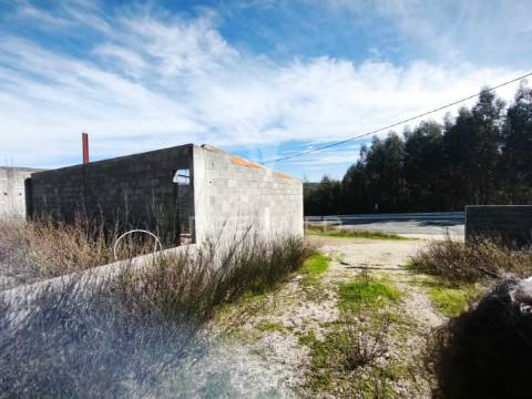 Terreno construtível em castanheira de pera