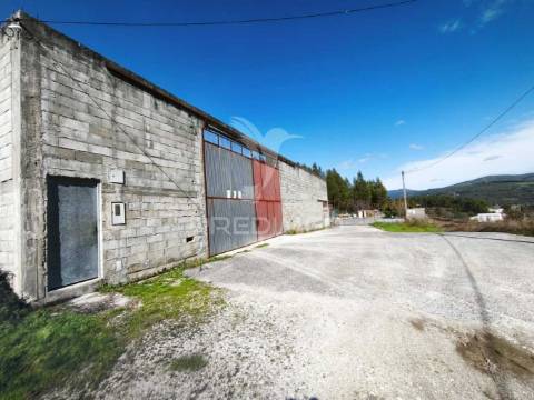 Terreno construtível em castanheira de pera