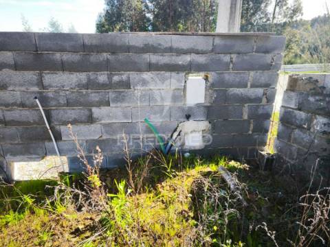 Terreno construtível em castanheira de pera