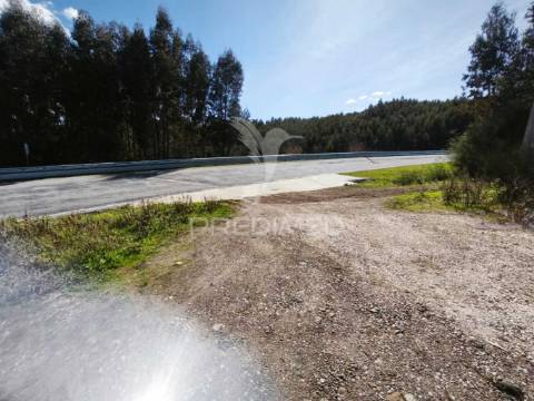 Terreno construtível em castanheira de pera