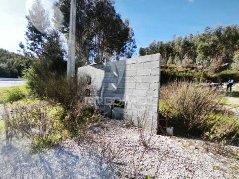 Terreno construtível em castanheira de pera