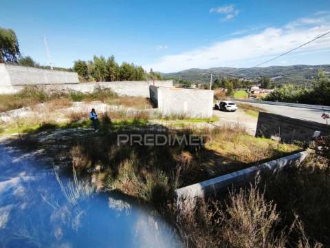 Terreno construtível em castanheira de pera
