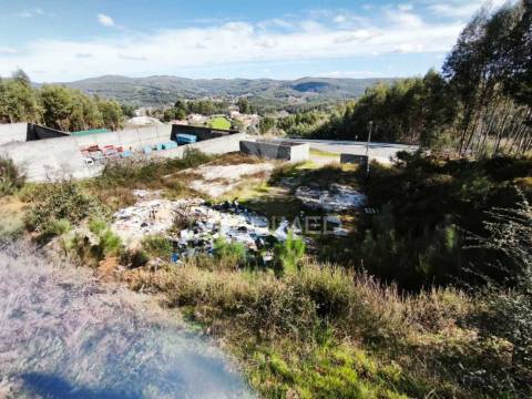 Terreno construtível em castanheira de pera
