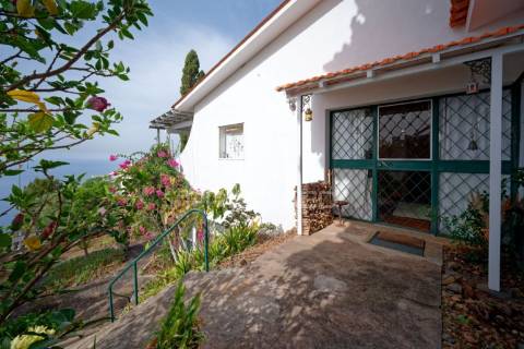 Moradia t2 com terraço vista mar & jardim tropical