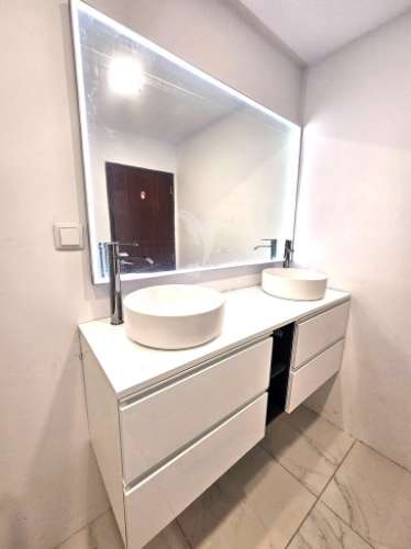 Excelente moradia familiar isolada com garagem e terreno no centro de quarteira