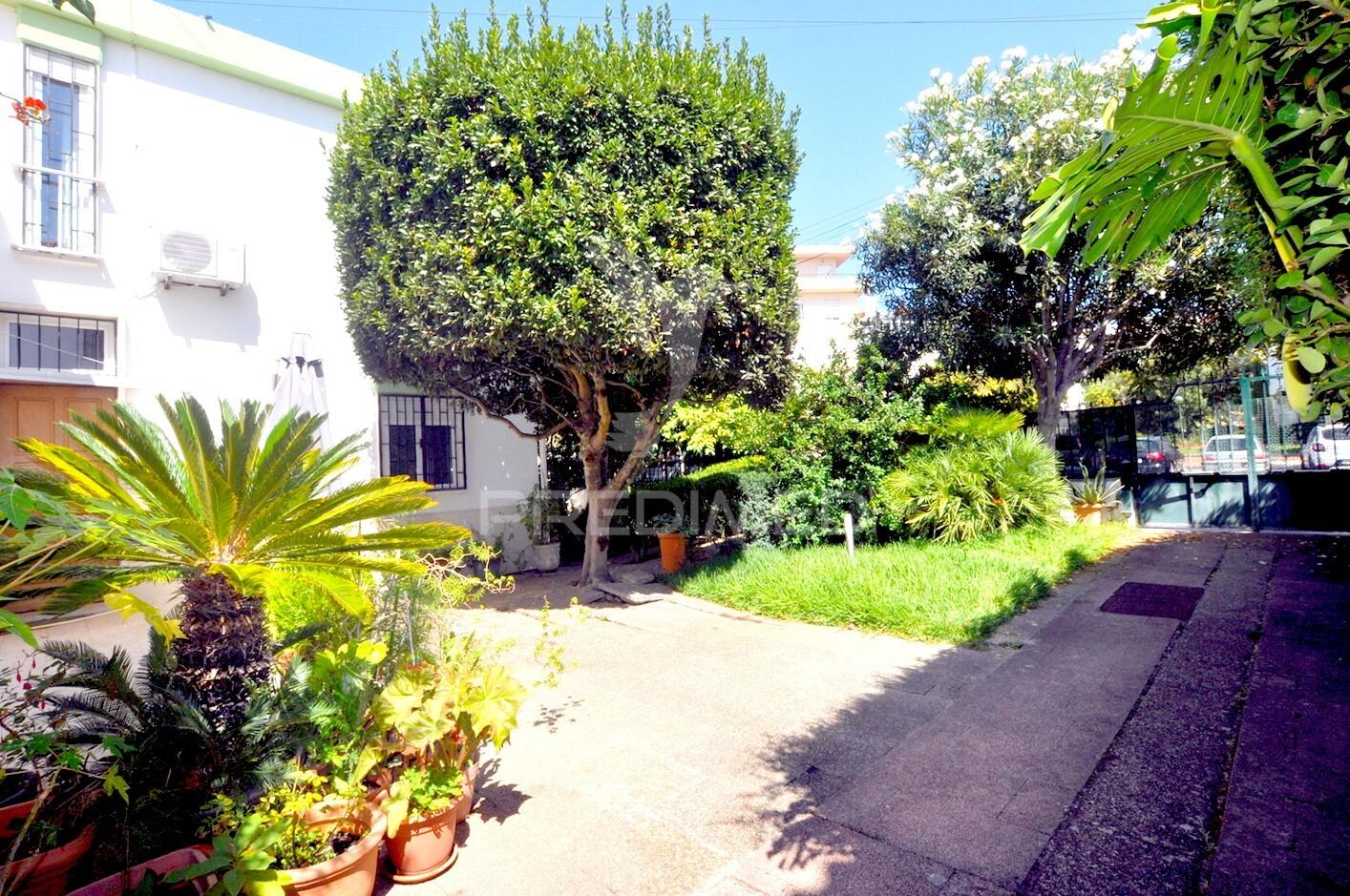 Moradia isolada t5, jardim, garagem, em pleno coração de oeiras