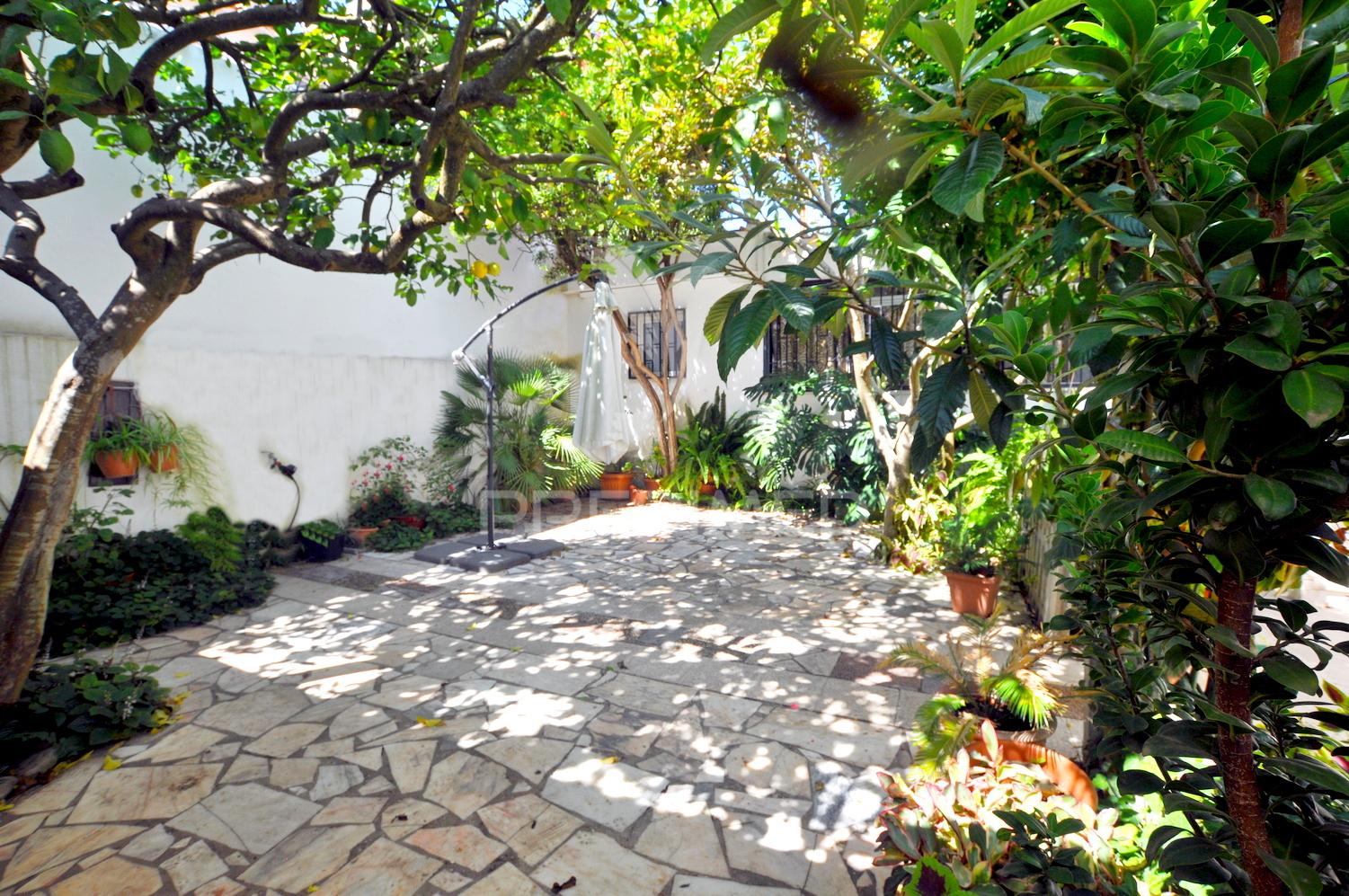 Moradia isolada t5, jardim, garagem, em pleno coração de oeiras