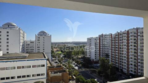 Apartamento t1 com vista desafogada para a marina de portimão – praia da rocha