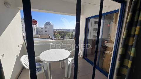 Apartamento t1 com vista desafogada para a marina de portimão – praia da rocha