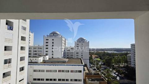 Apartamento t1 com vista desafogada para a marina de portimão – praia da rocha