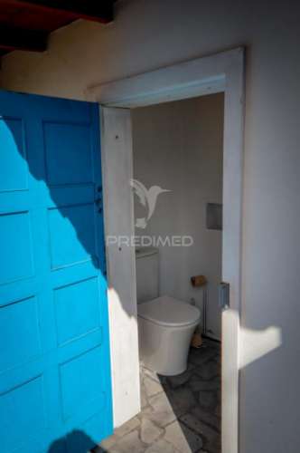 Moradia t3 de dois pisos com espaço exterior de convívio – urzelina, ribeira do nabo