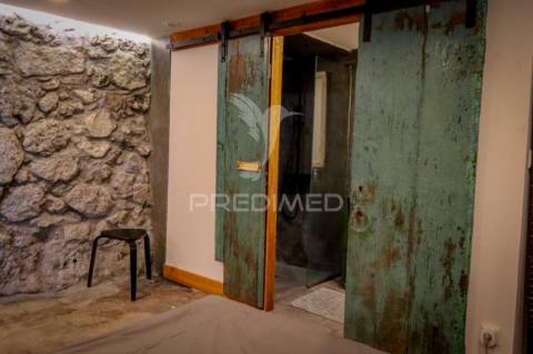 Moradia t3 de dois pisos com espaço exterior de convívio – urzelina, ribeira do nabo