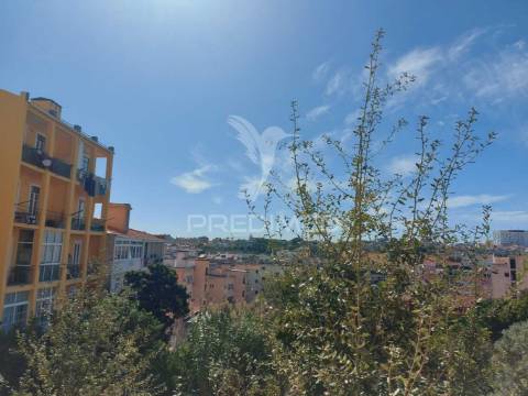 **apartamento t3 duplex  penha de frança - lisboa**