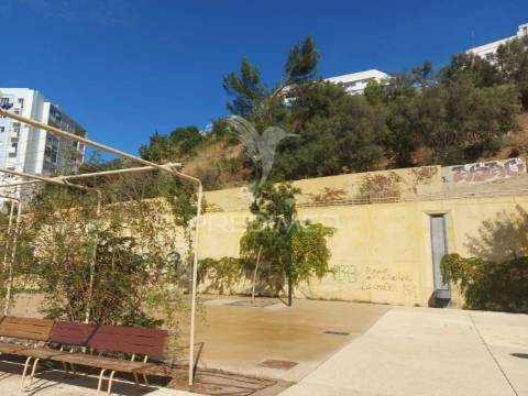 **apartamento t3 duplex  penha de frança - lisboa**