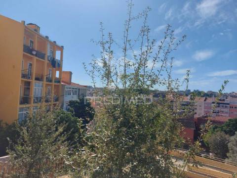 **apartamento t3 duplex  penha de frança - lisboa**