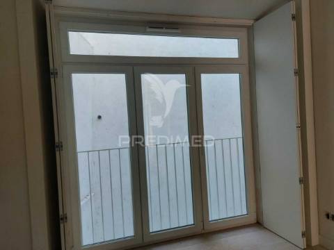 **apartamento t3 duplex  penha de frança - lisboa**