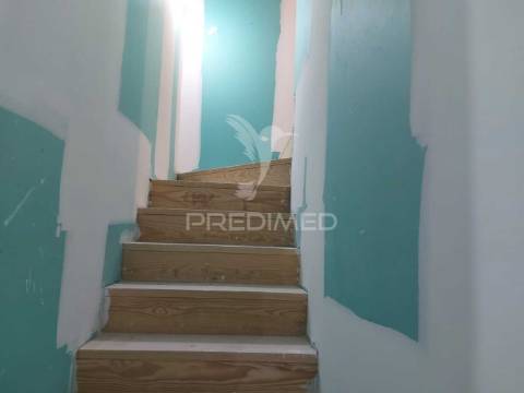 **apartamento t3 duplex  penha de frança - lisboa**