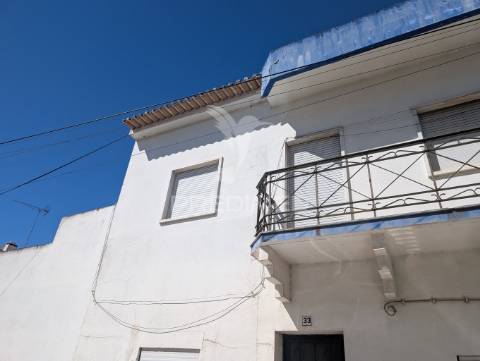 Moradia de rés de chão e 1 andar