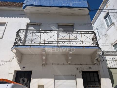 Moradia de rés de chão e 1 andar